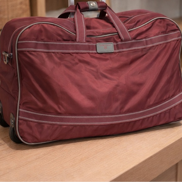 Gloria Vanderbilt Handbags - Gloria Vanderbilt luggage bag NIB